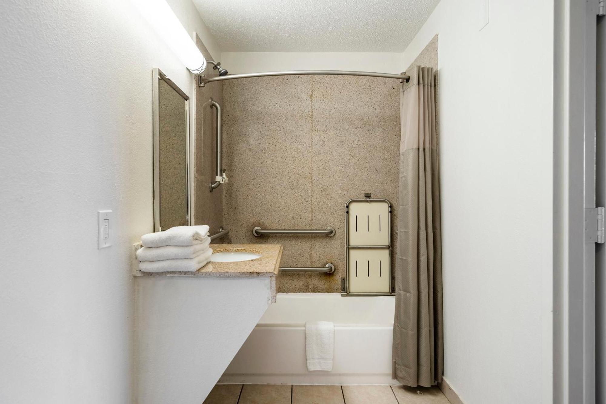 Oyo Hotel Bossier City La - Red River Kültér fotó